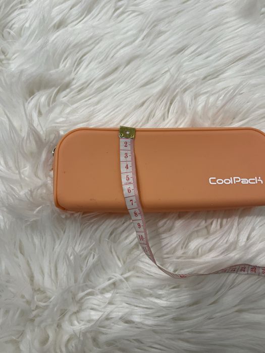 Pomarańczowy piórnik