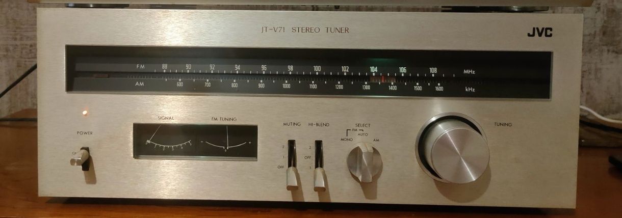 Винтажный тюнер JVC