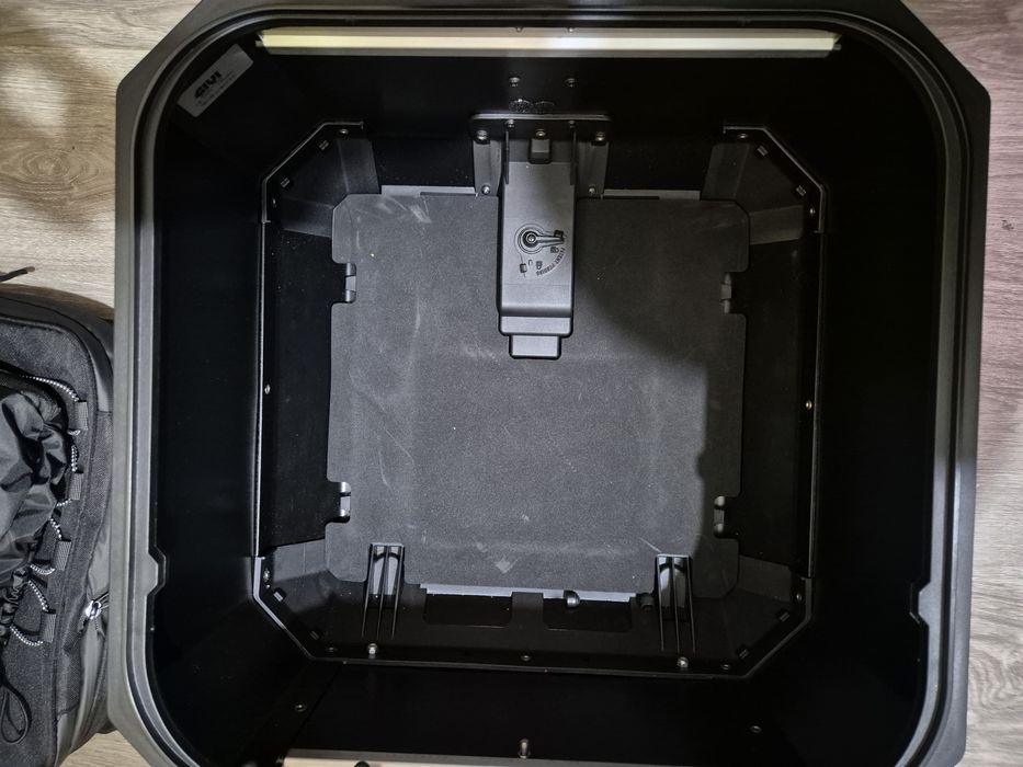 Top case givi outback evo 42l