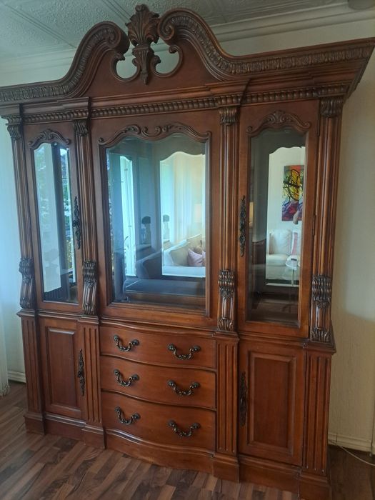 Piękna włoska witryna z drewna!