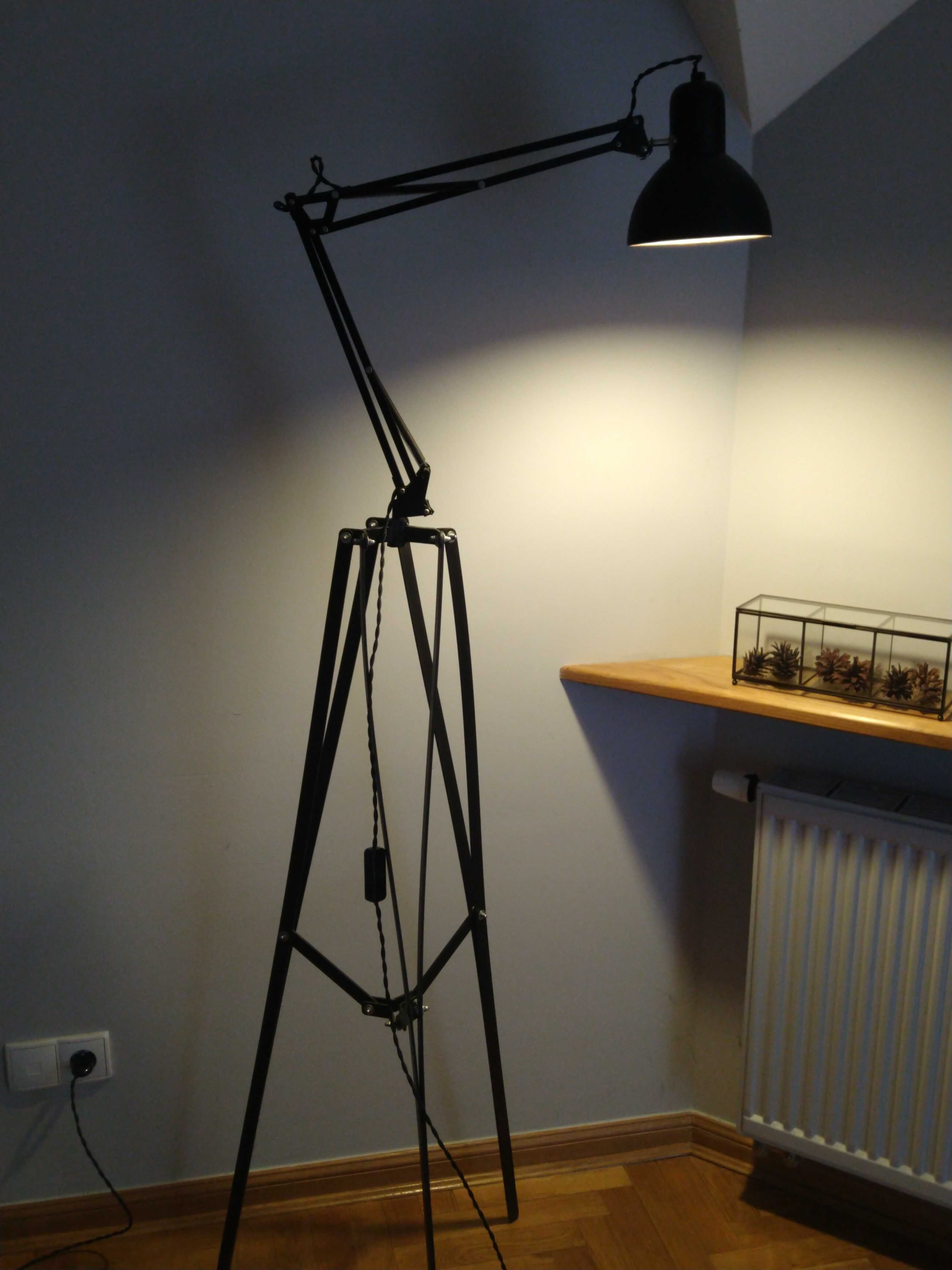 efektowna lampa podłogowa "Manhattan Vintage" czarna loft industrial