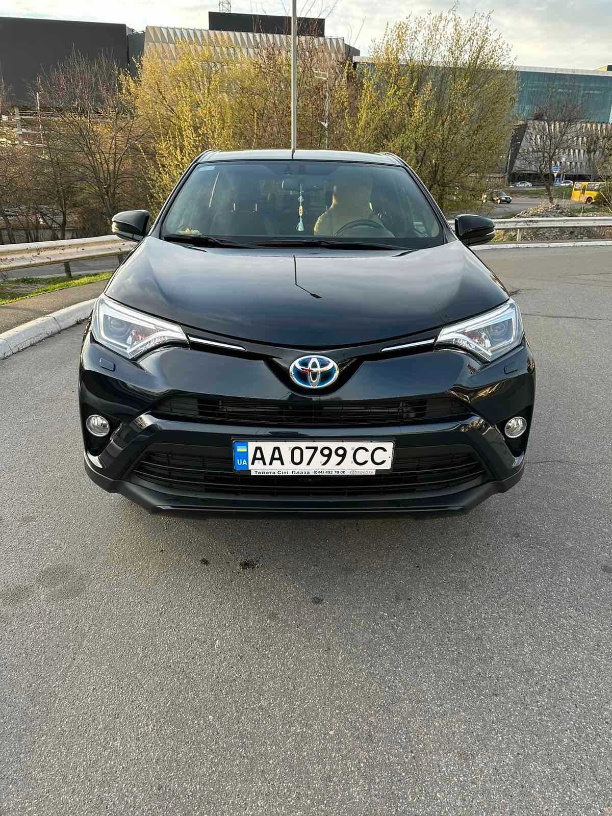 Toyota RAV4 2018, Hybrid, офіційний