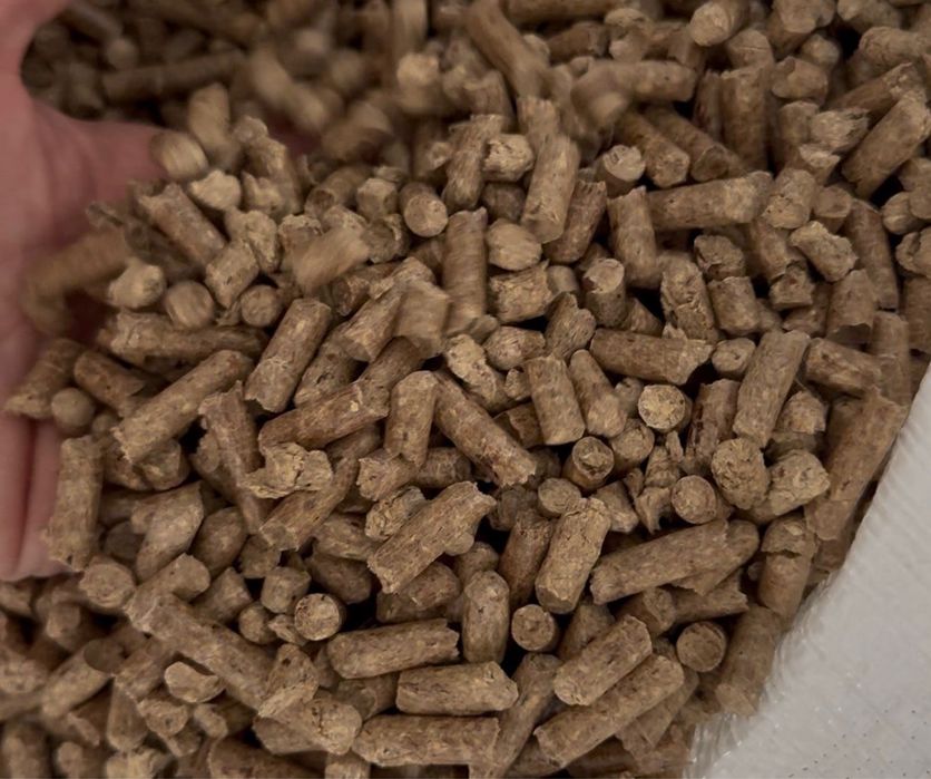 Паливні пелети соснова деревина/Топливные пелеты из сосны