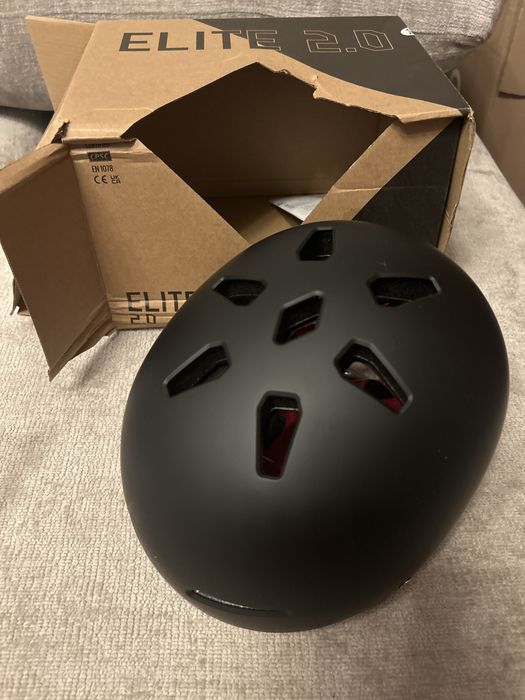 nowy kask rowerowy/ na deskorolkę L/XL