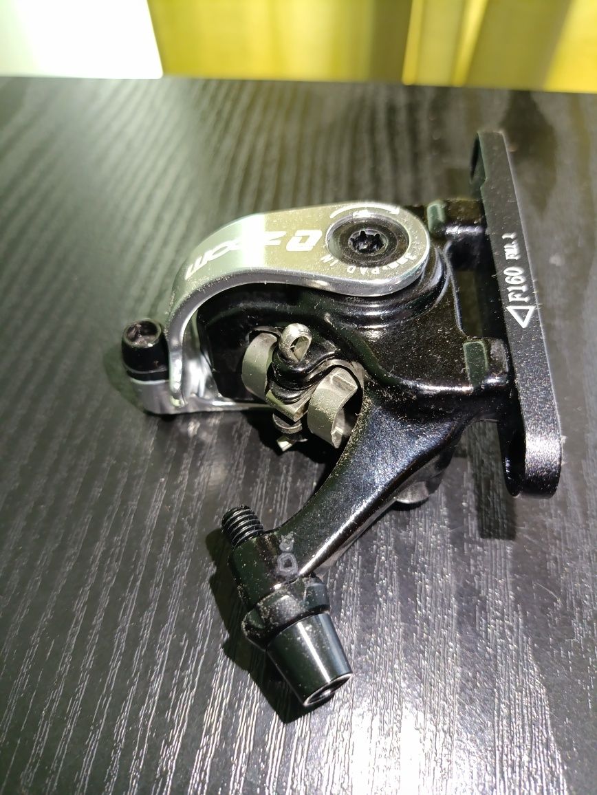 Zacisk hamulca tarczowego przedni flatmount hb-700