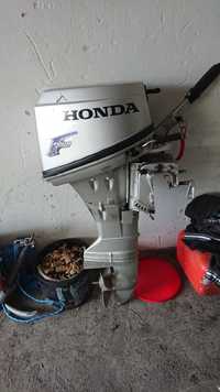 Silnik zaburtowy czterosuwowy Honda 6 KM