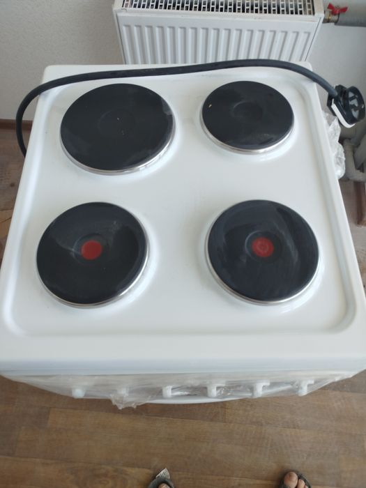 Продам електроплиту Грета