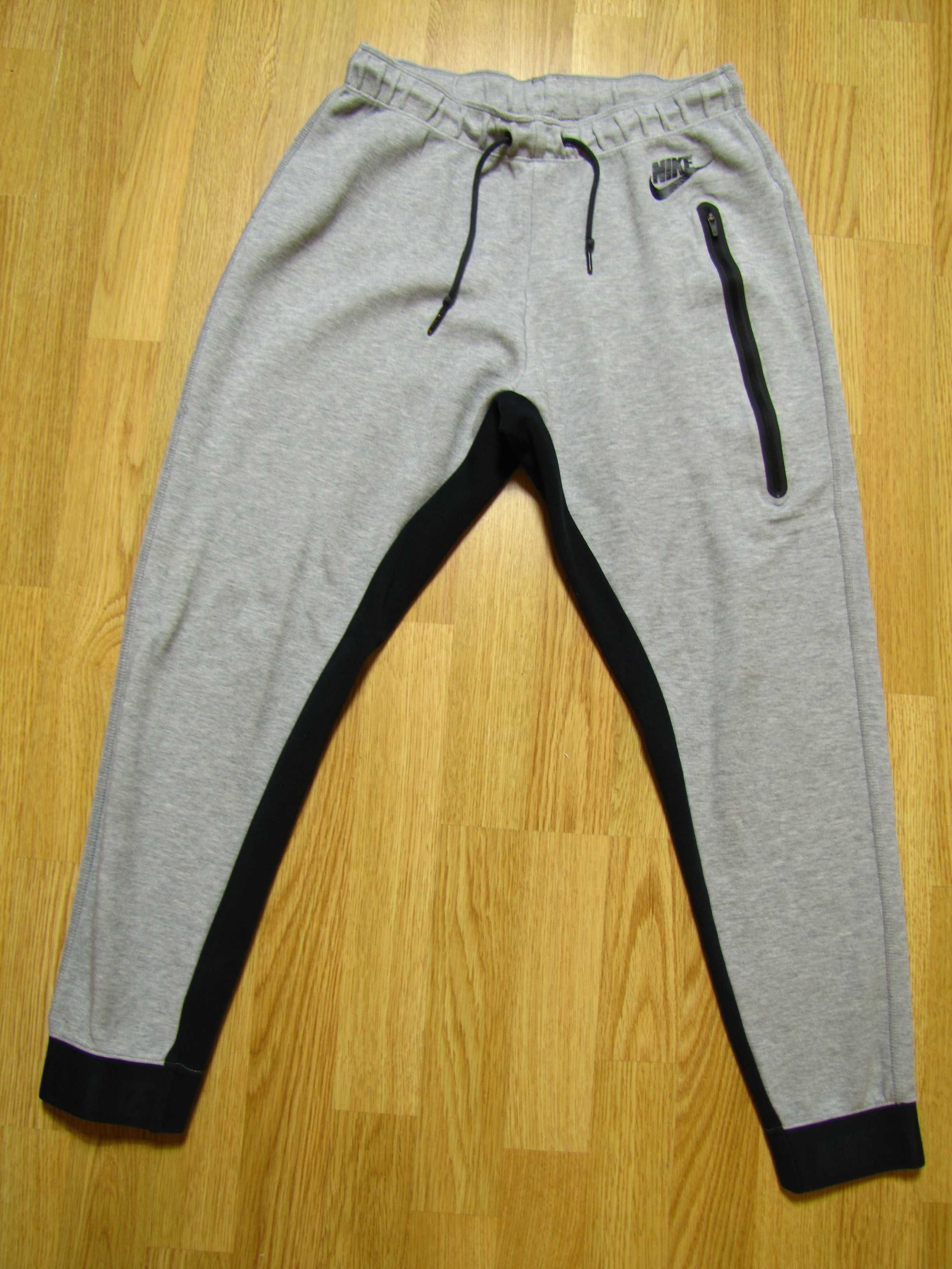 Spodnie damskie Nike Tech Fleece - M
