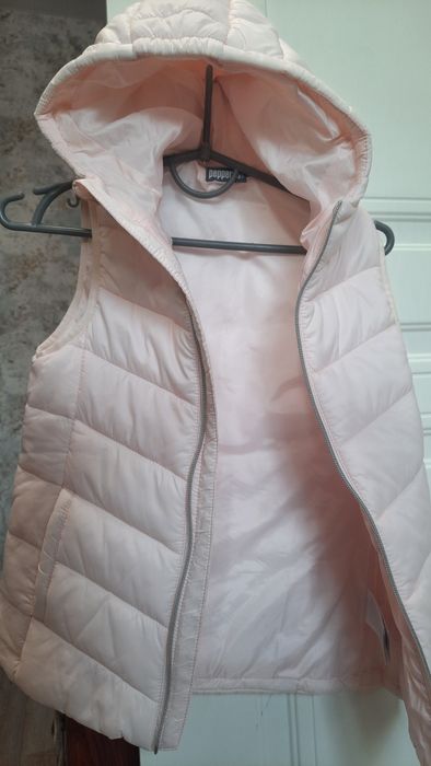 Жилетка легенька, на теплу осінь