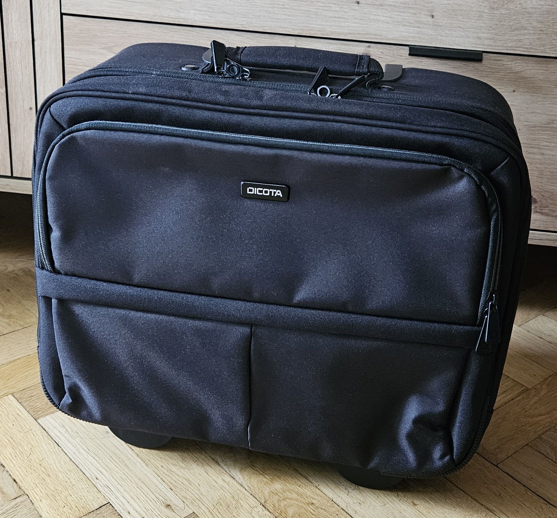 Torba na laptopa na kółkach / walizka Dicota