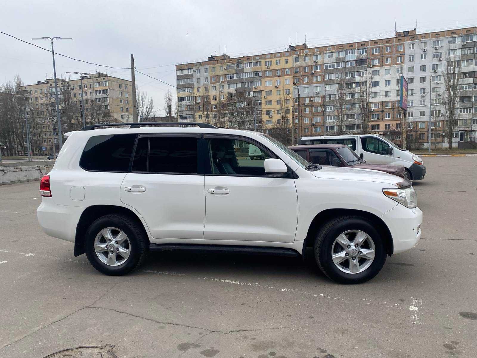 Toyota Land Cruiser 200 2008 року 5,7 л./бензин