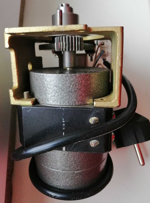 Електричні двигуни УАД-54, ДС-1