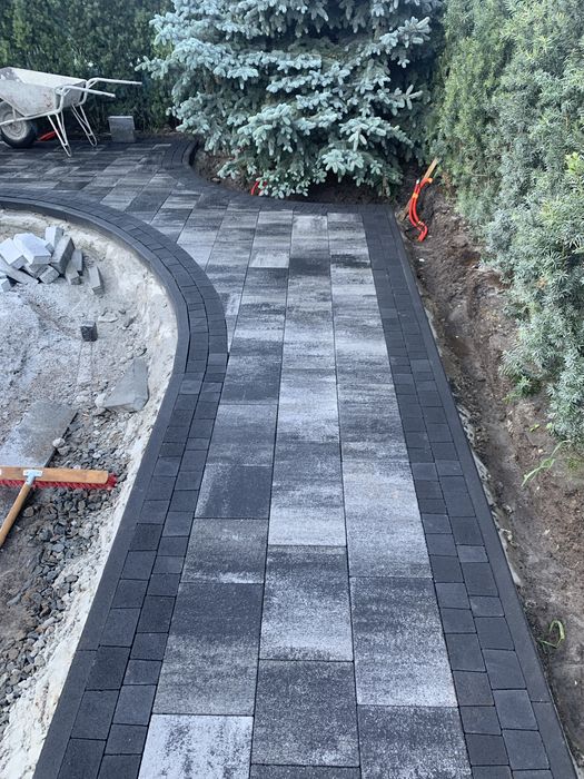 Послуги повязані з укладанням бруківки