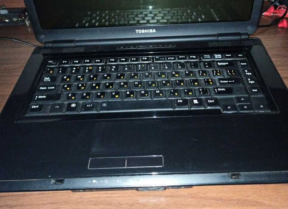 Ноутбук Toshiba повністю робочий