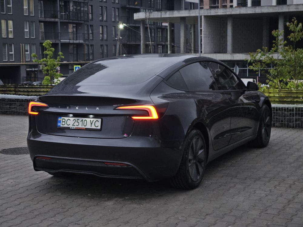 Tesla Model 3 2024