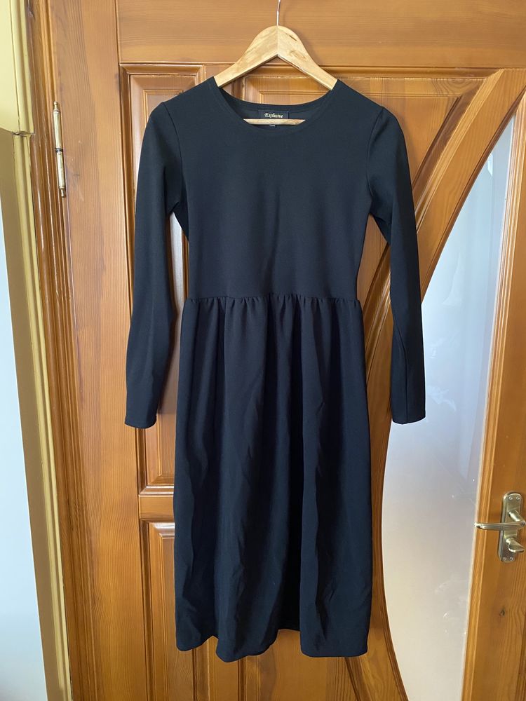 Жіноче плаття, чорного кольору, розмір S, 42.