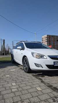 Opel Astra J 2012 (гарний стан)