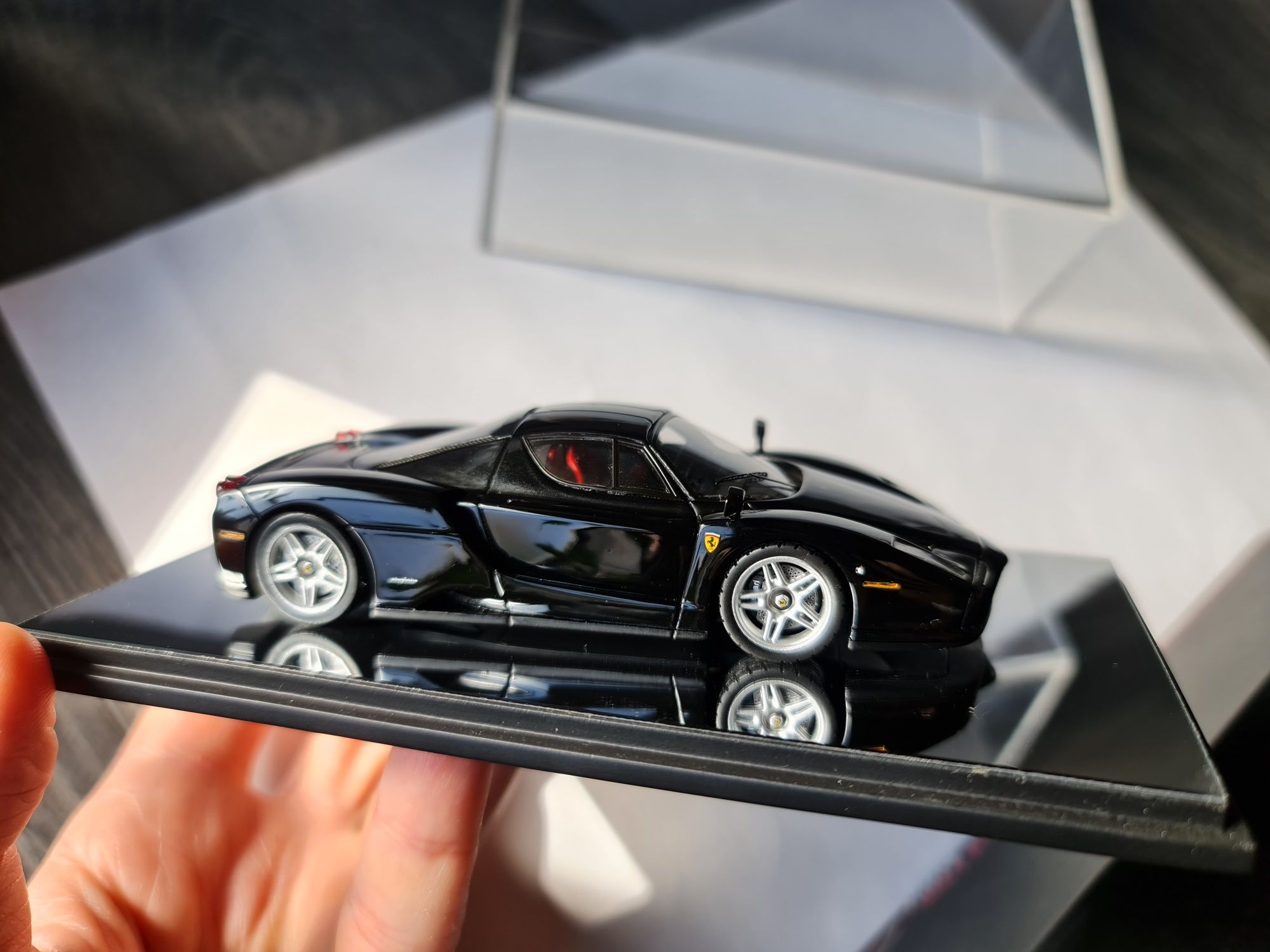 Ferrari enzo 1/43 redline (spark) смола