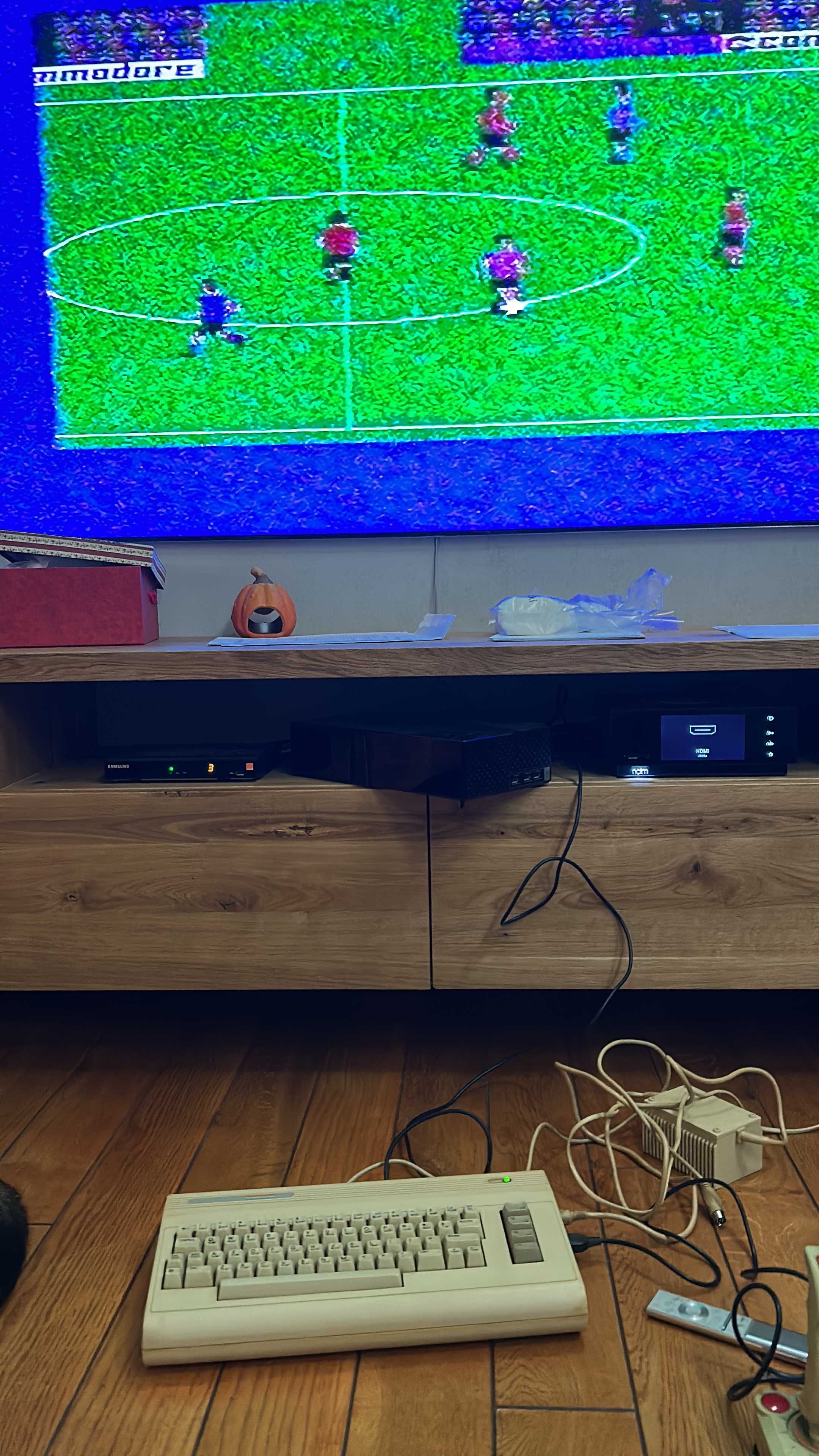 Commodore C64 stacja dysków joystick, 40 płyt z grami