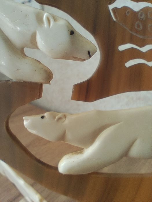 Вироби з моржової кістки