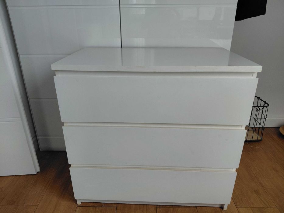 Sprzedam komodę MALM  Białą  w dobrym stanie