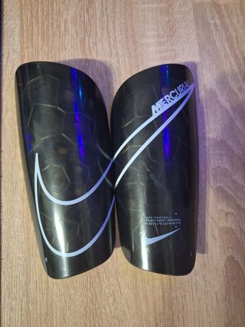 Ochraniacze piłkarskie Nike mercurial Lite