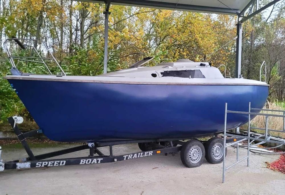 Jacht Pegaz 696 z przyczepą