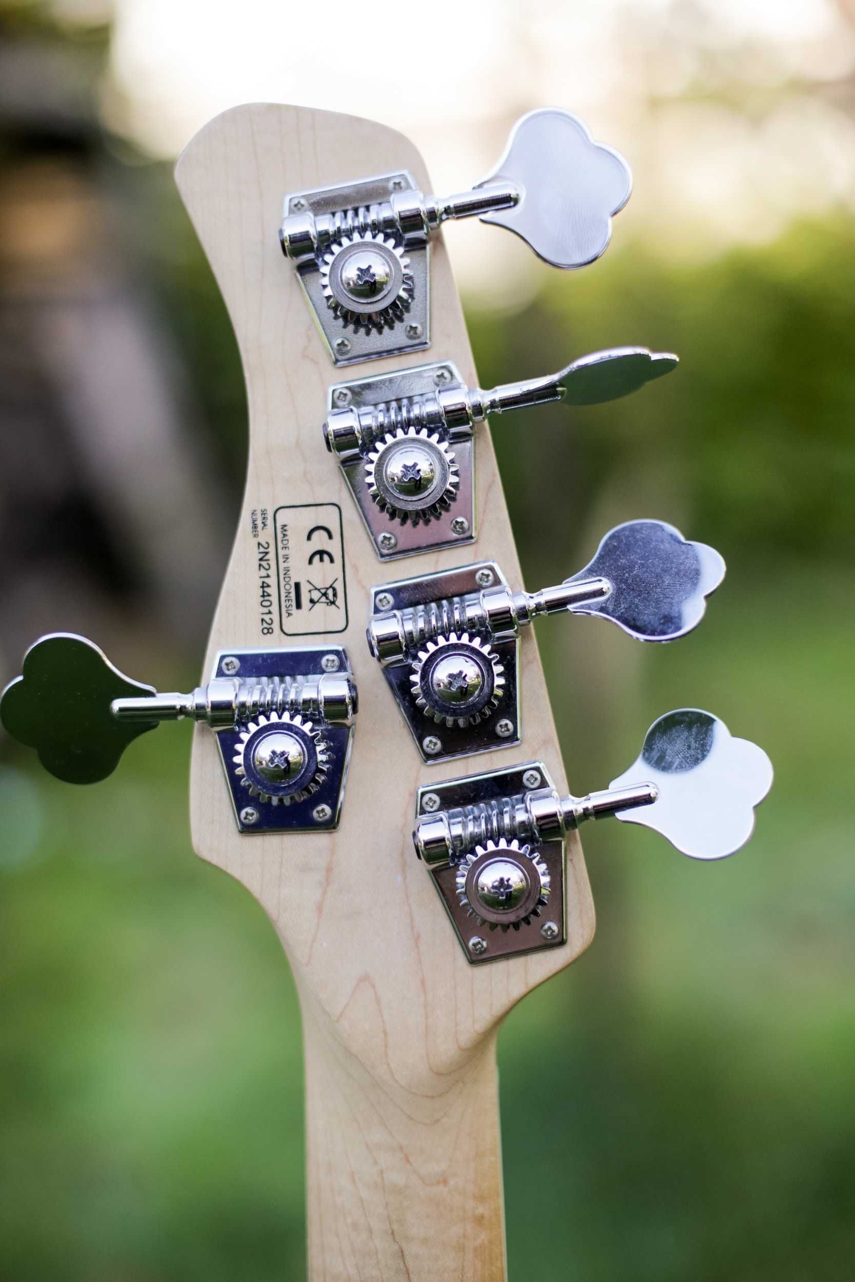Sire Marcus Miller V9 Swamp Ash-5 Gitara basowa 5-strunowa