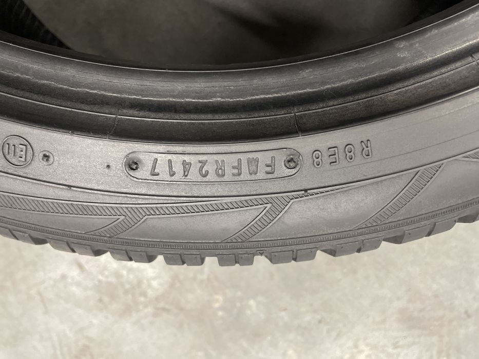 2x Opona zimowa 225/45 R19 Falken