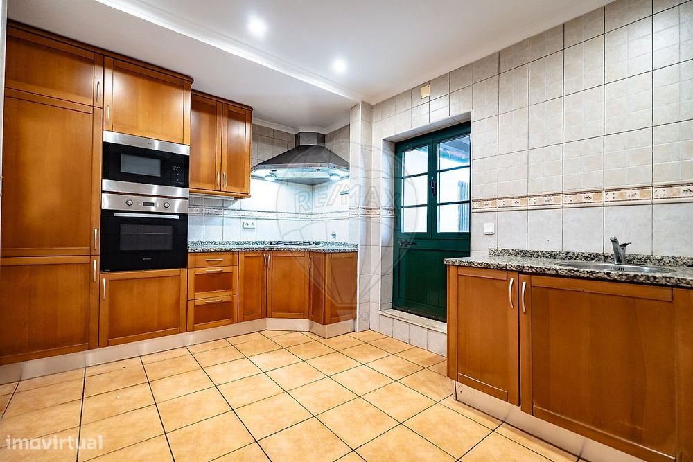 Moradia T4 para venda