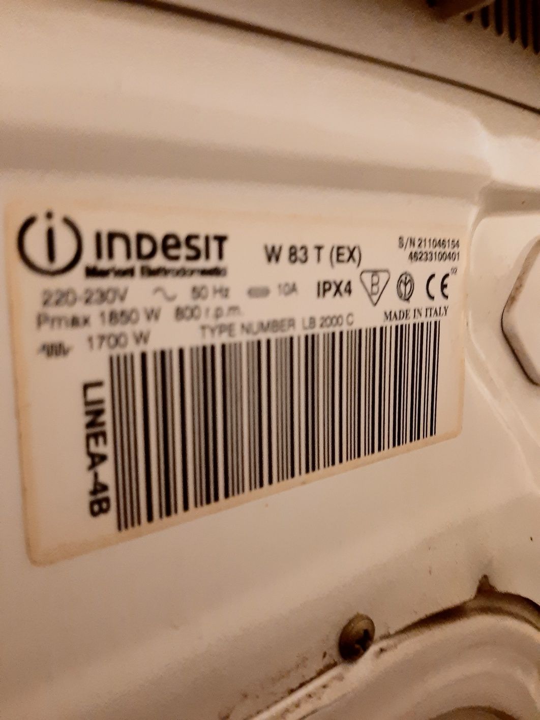 Продам стиральную машинку Indesit W83T
