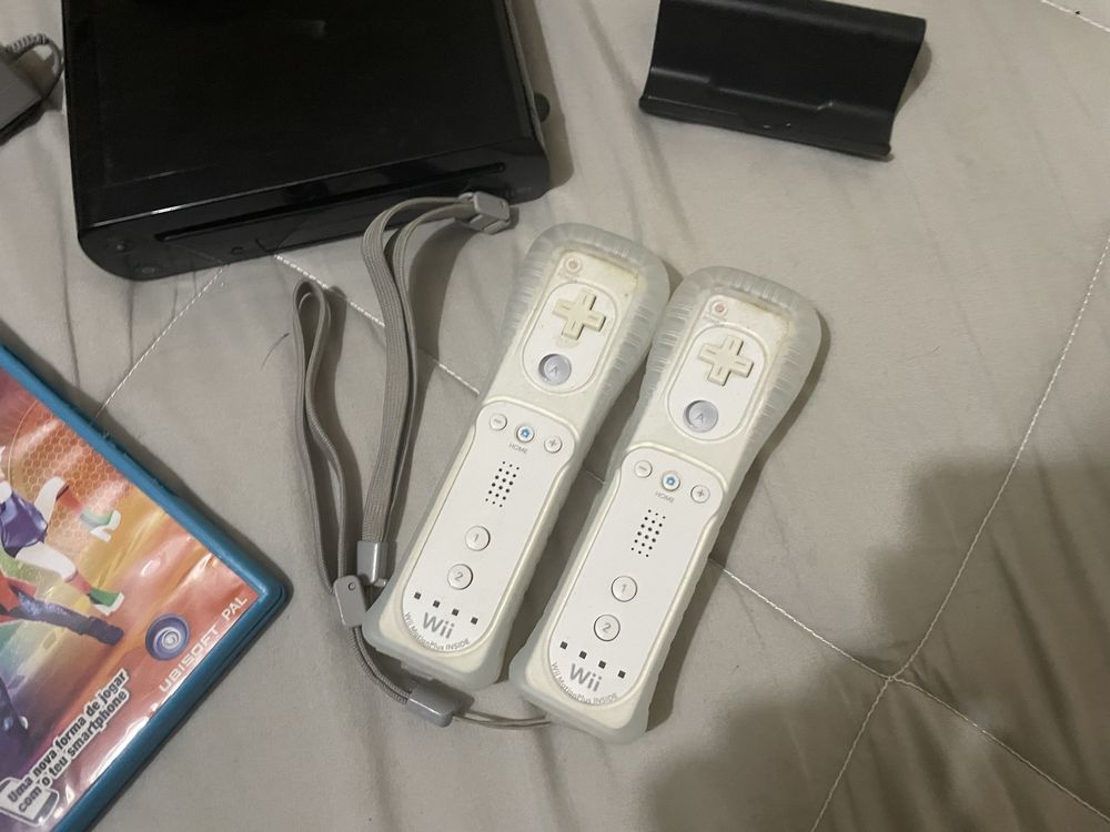 Wii U + 2 comandos Wii + Jogos