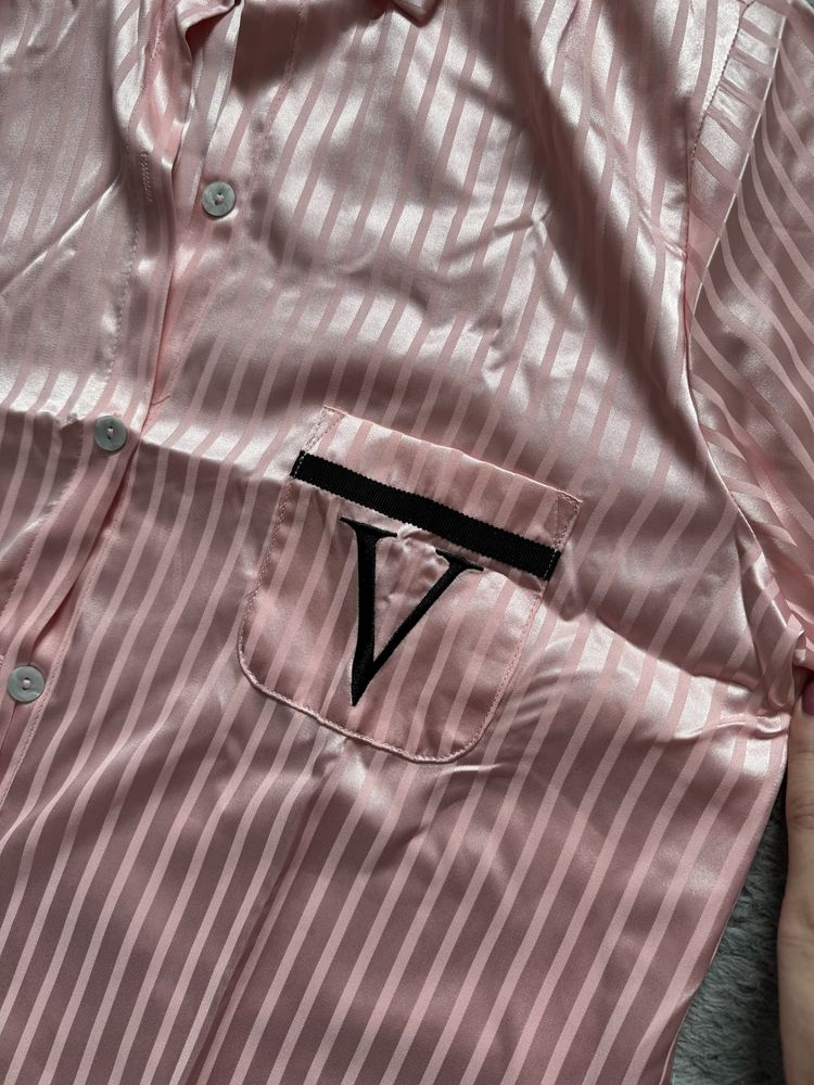 Różowa krótka satynowa piżama w paski jak Victoria’s Secret