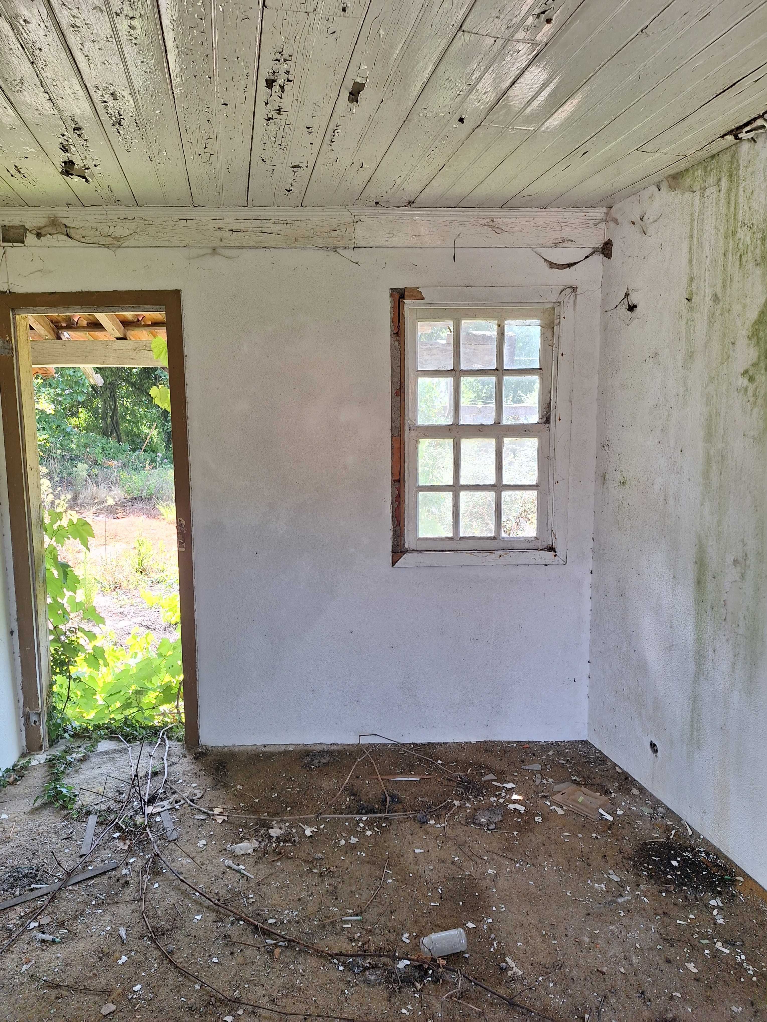 Casa Eiras de castelões, terrenos