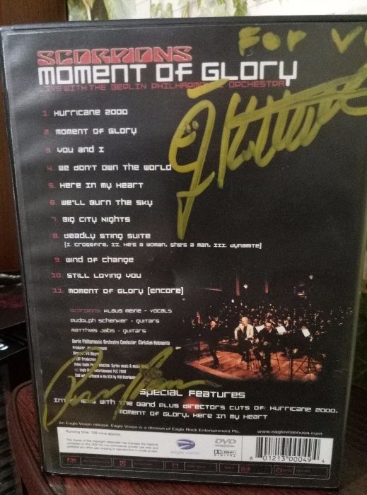 Scorpions Momen of glory DVD с автографами группы