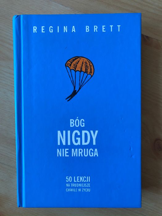 NOWA Bóg nigdy nie mruga, Brett Regina