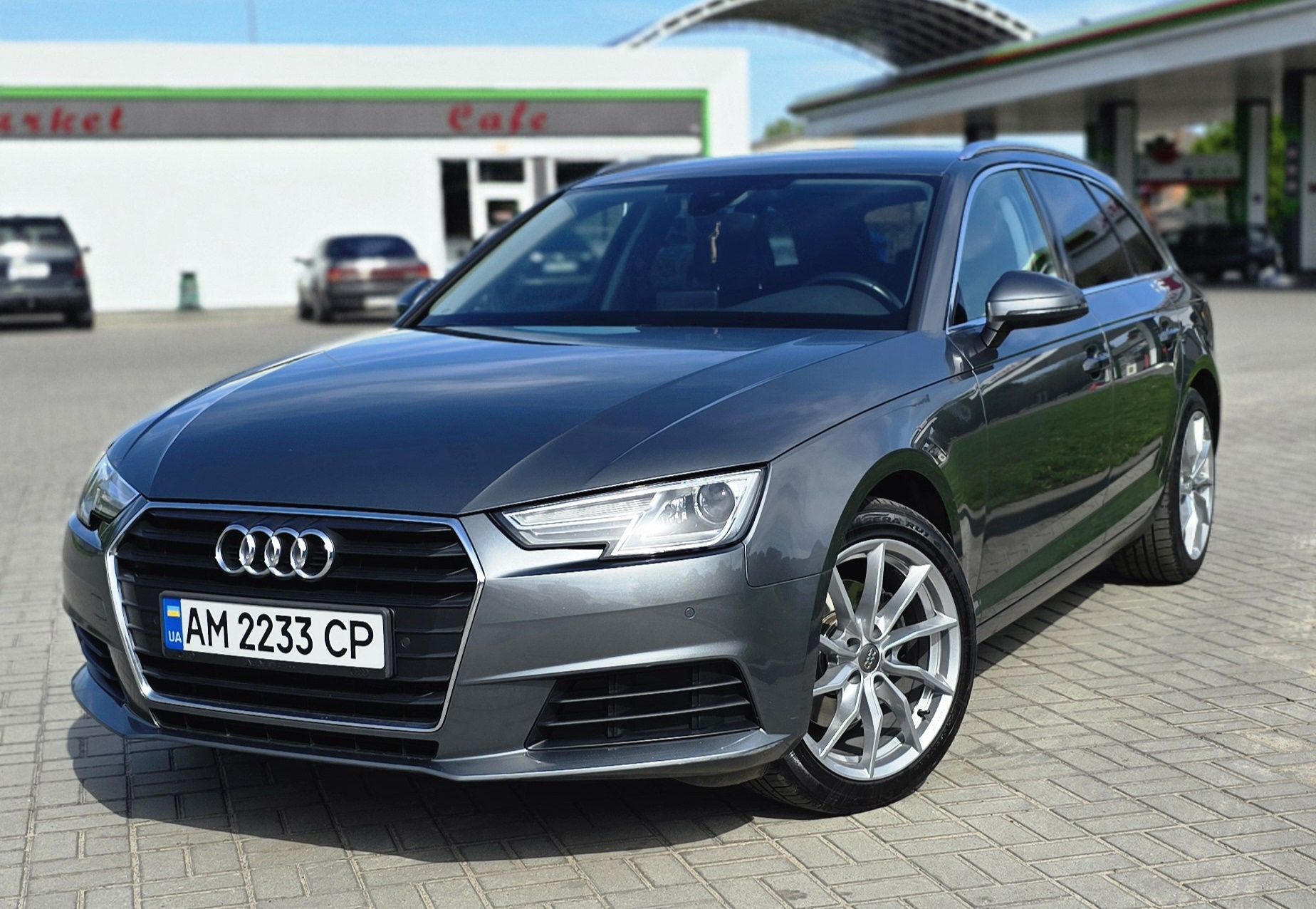 AUDI A4 2.0tdi офіційна європейка без дтп