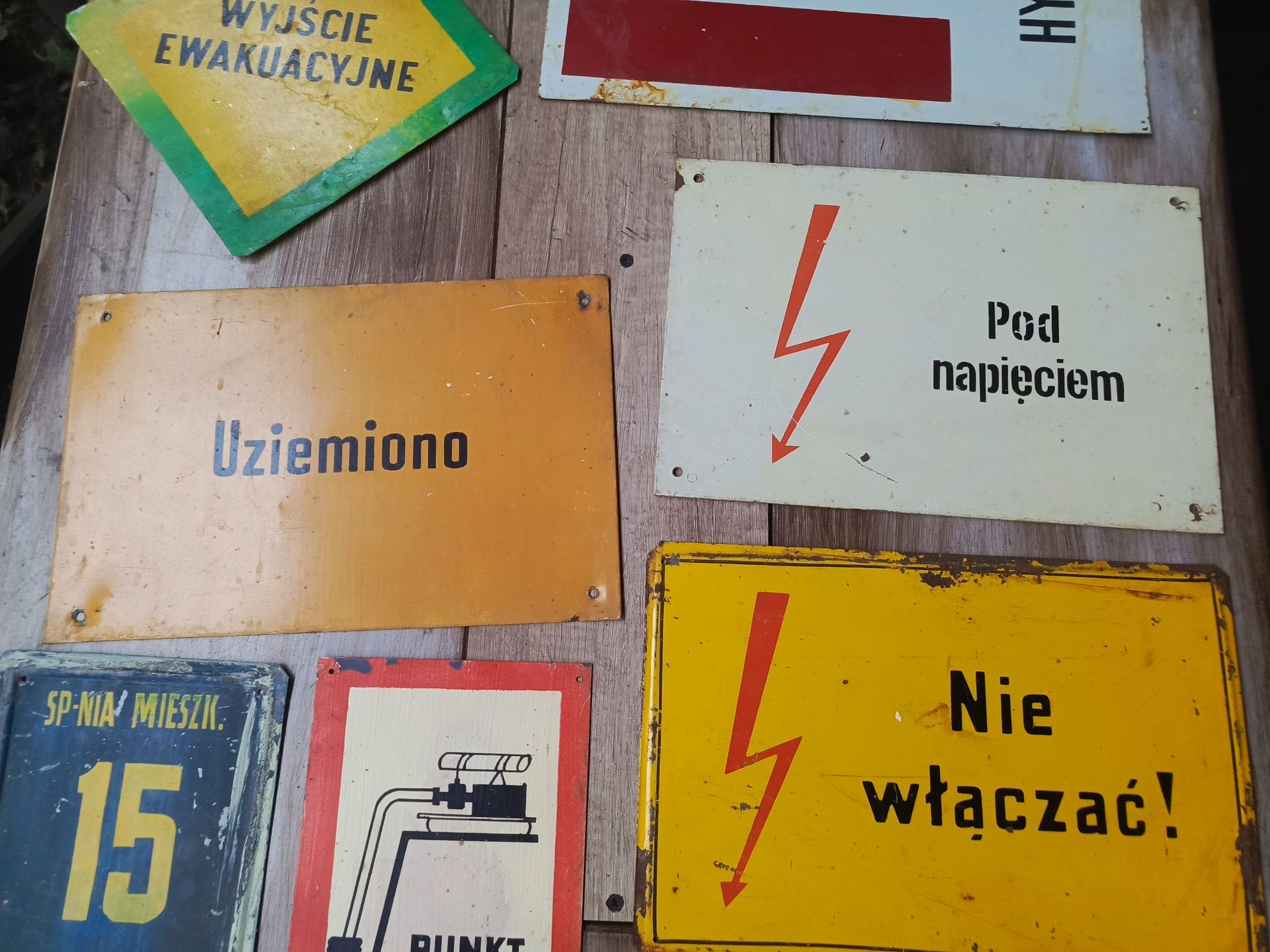 Stare metalowe tablice PRL