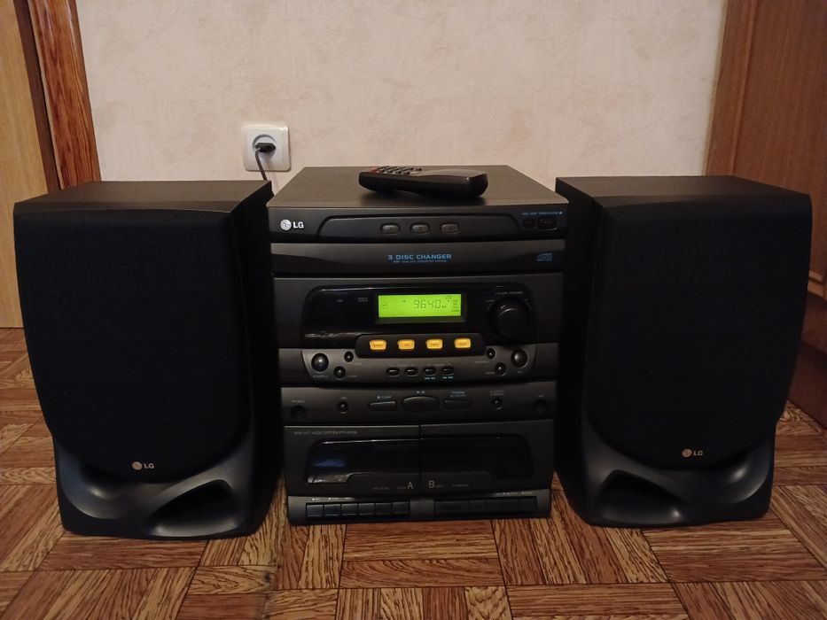 Музичний центр з колонками LG FFH - M100A / музыкальный центр