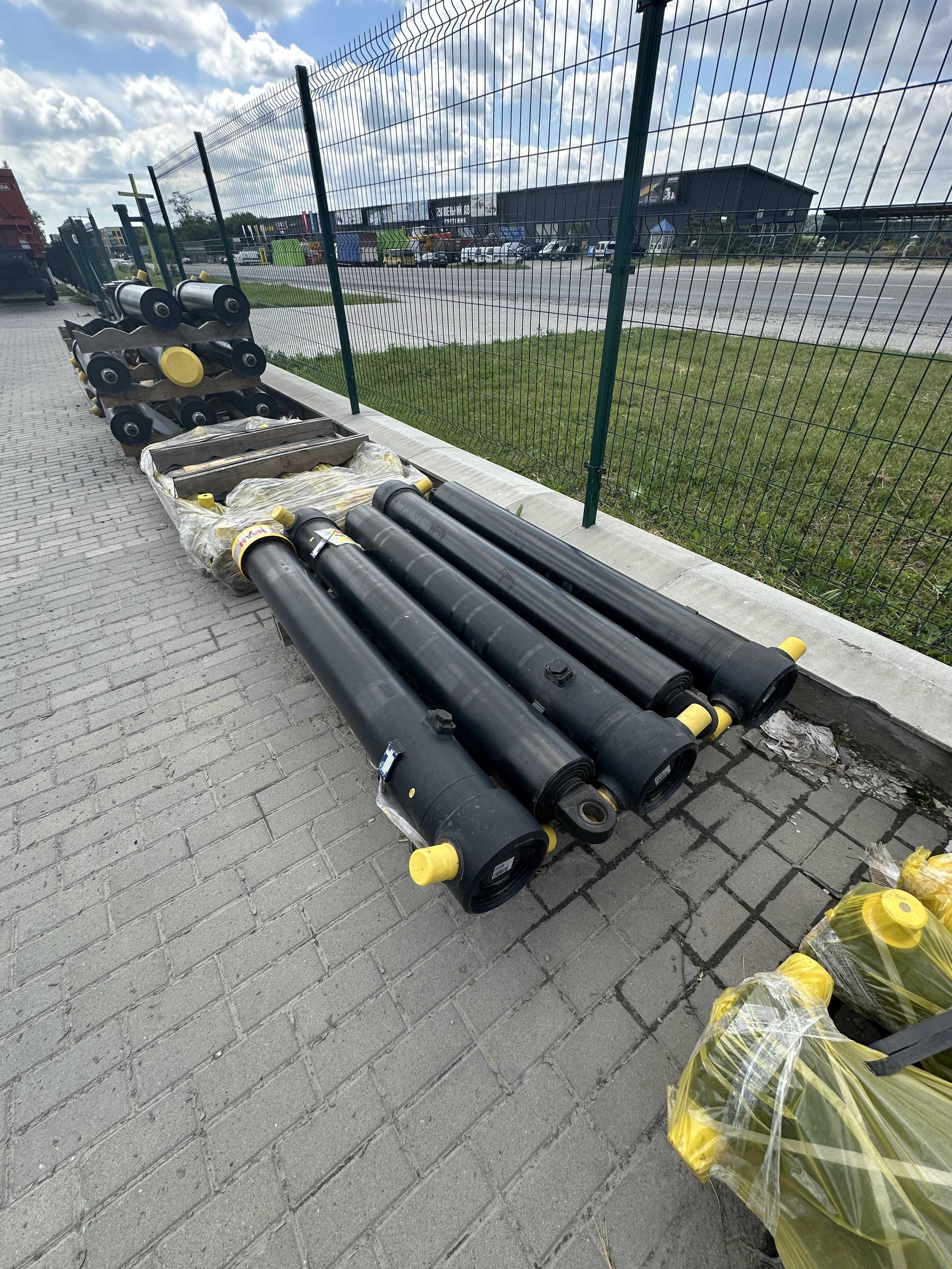 Гідравлічний циліндр на 3 кріплення HYVA FE A169-5-07030