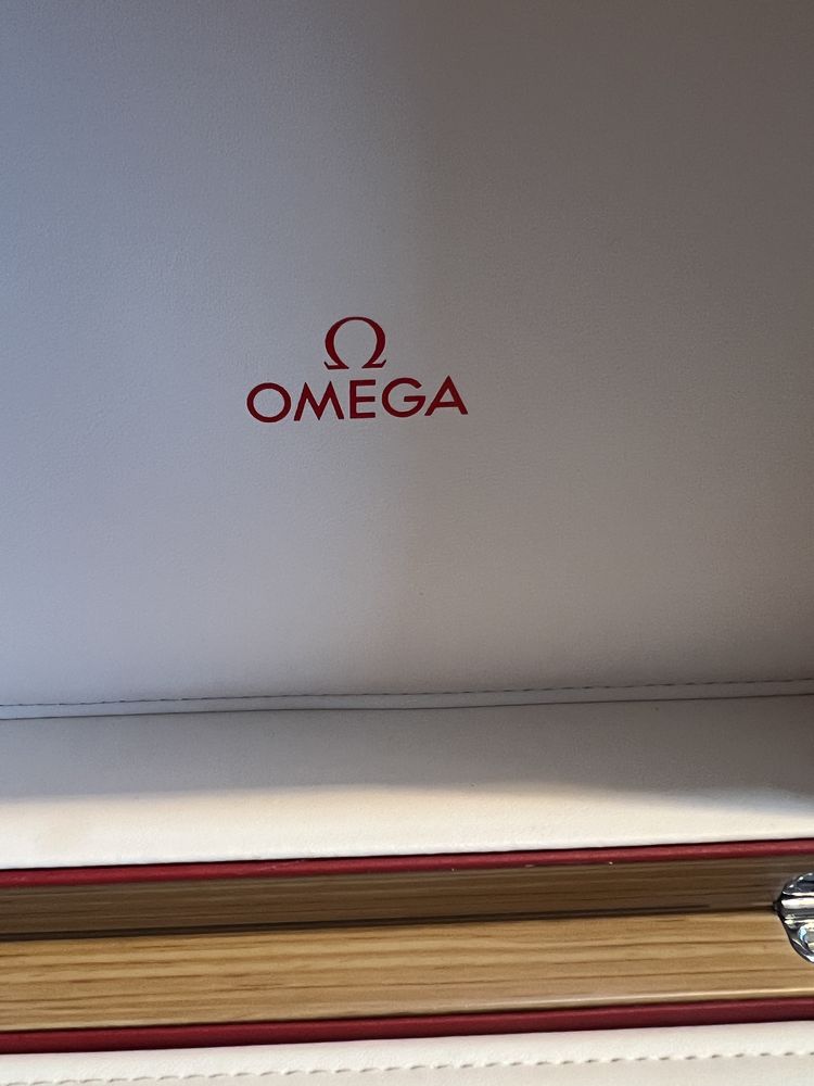 Caixa em madeira para relogio Omega