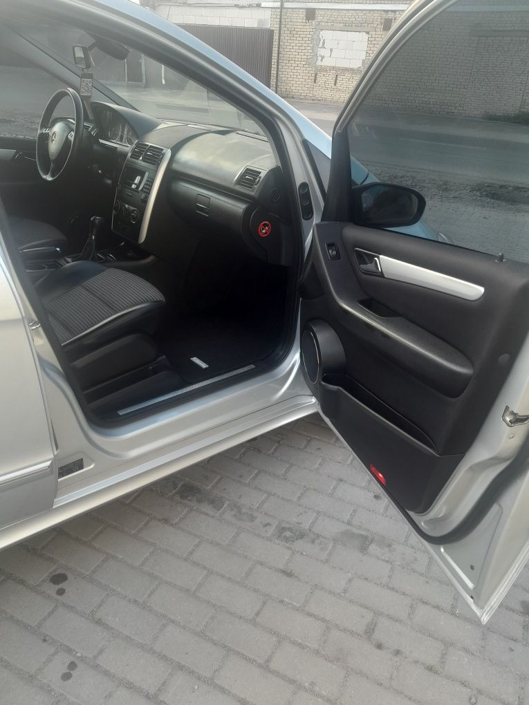 Мерседес А 150 в доброту стані