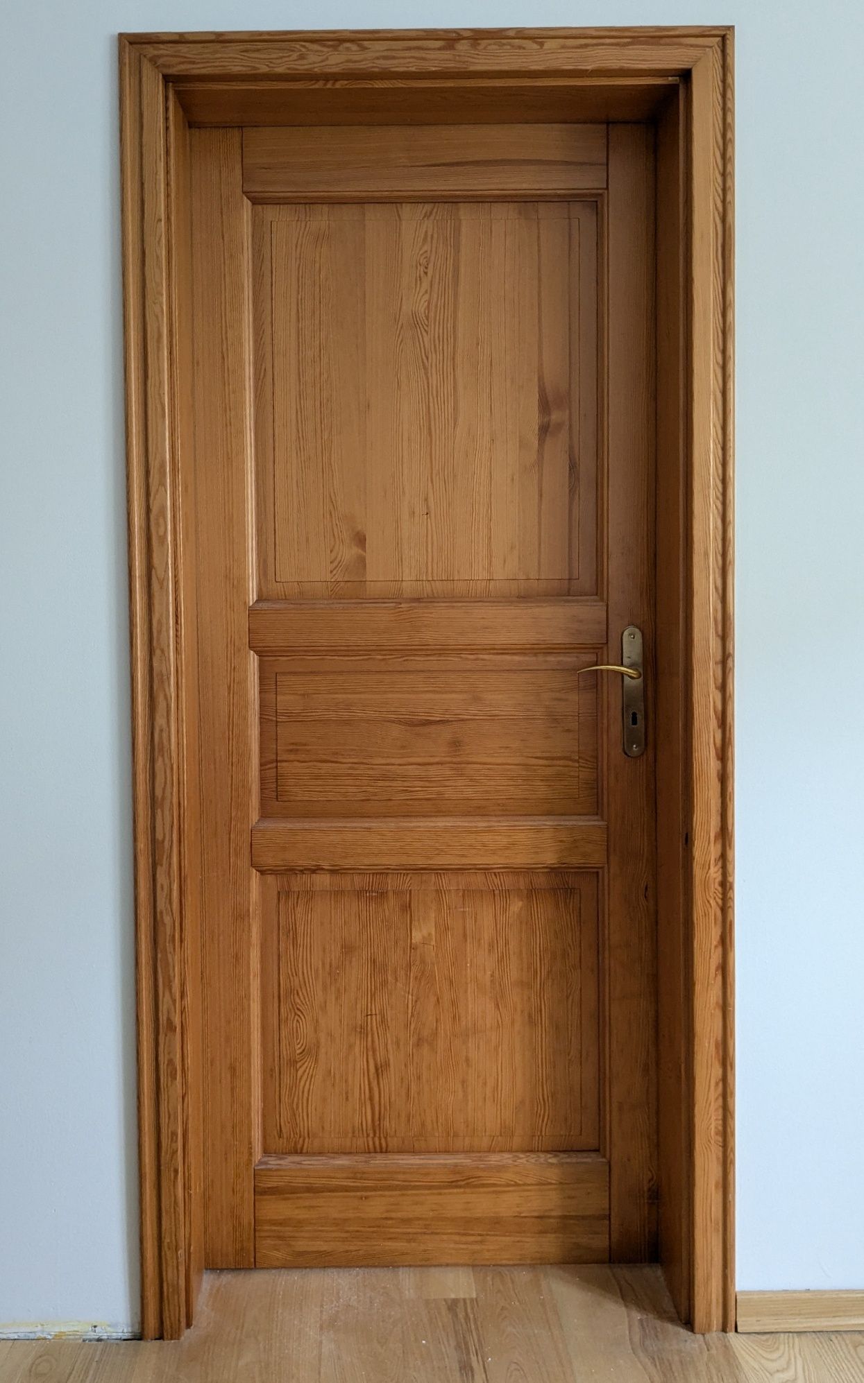 Drzwi drewniane 60 cm i 70 cm sosna lazur piękne z ościeżnicami