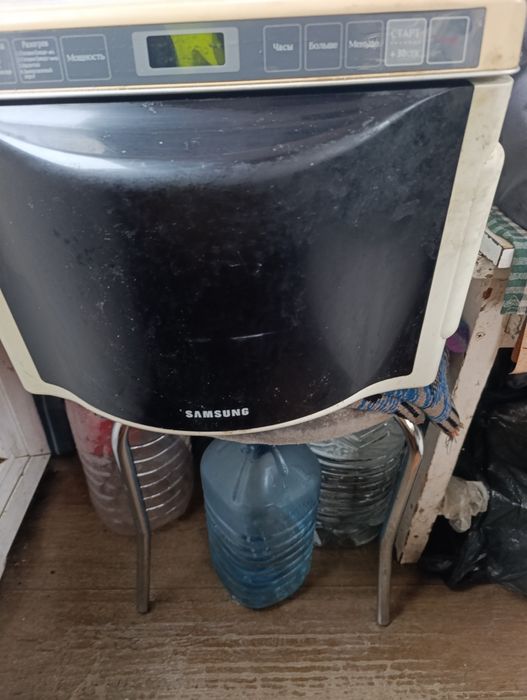 Продам микроволновку Самсунг на запчасти