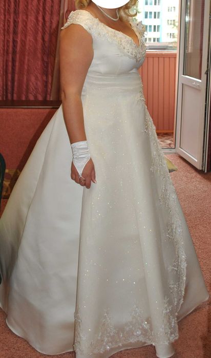 Весільна сукня колір Айворі розмір 52-54