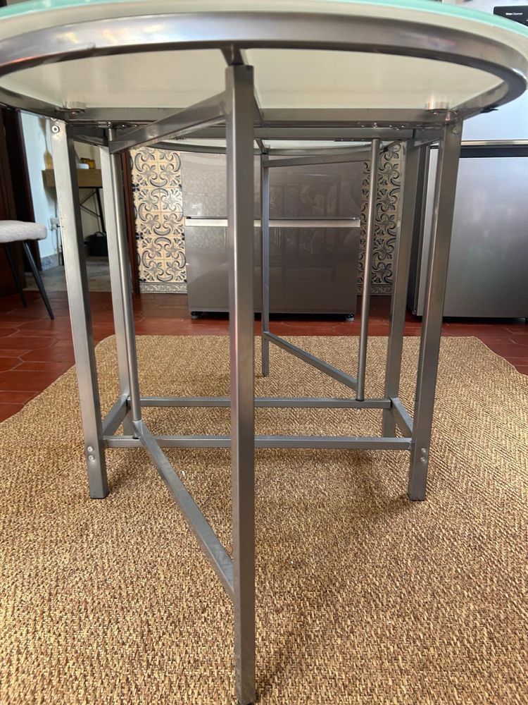 Mesa de vidro rebativel