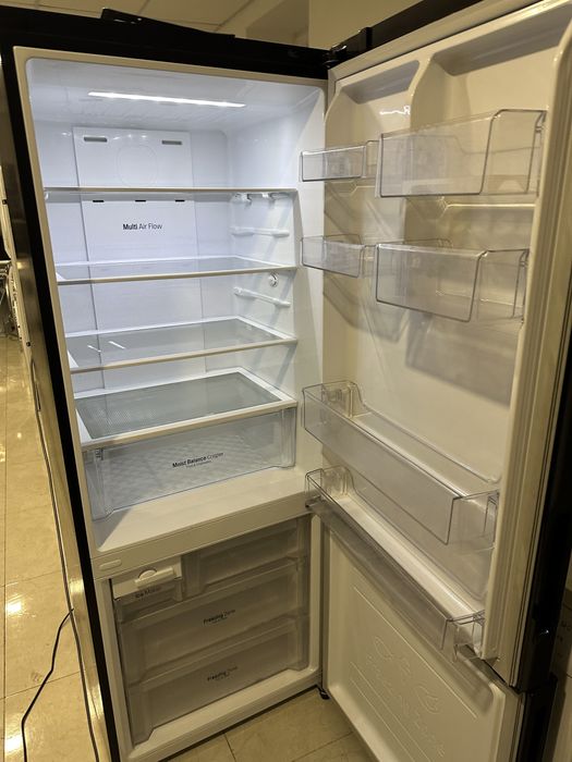 Холодильник LG 70 см ширини No Frost be2929