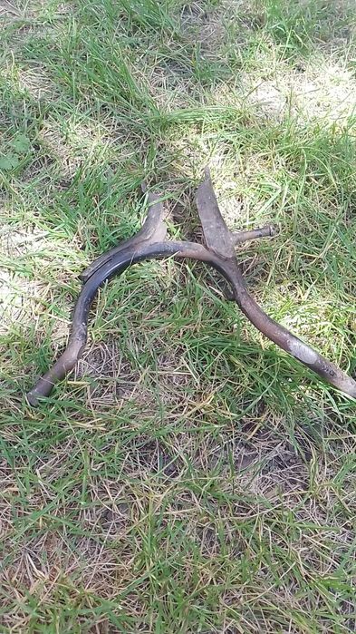 Центральная подножка скутер