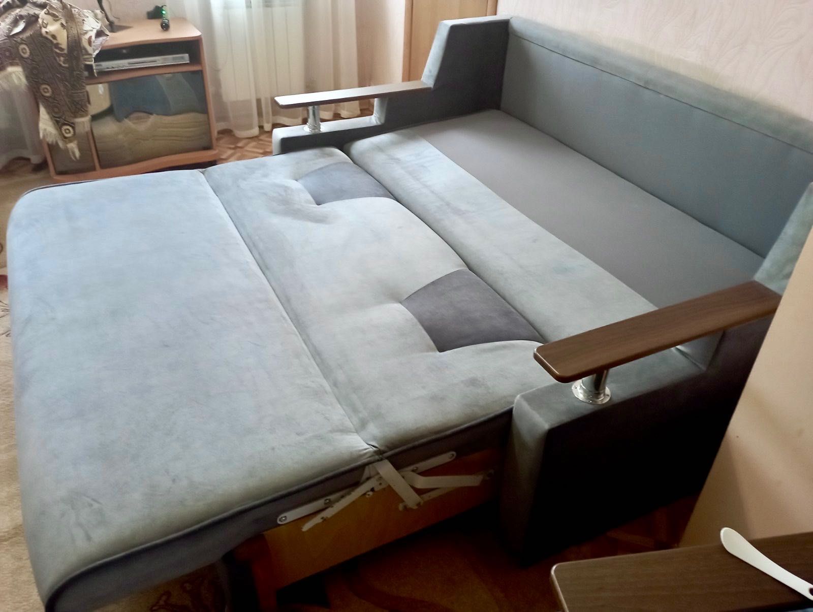 Диван и 2 кресла-кровать