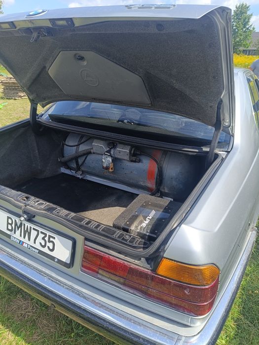 BMW 730 в кузові е32
